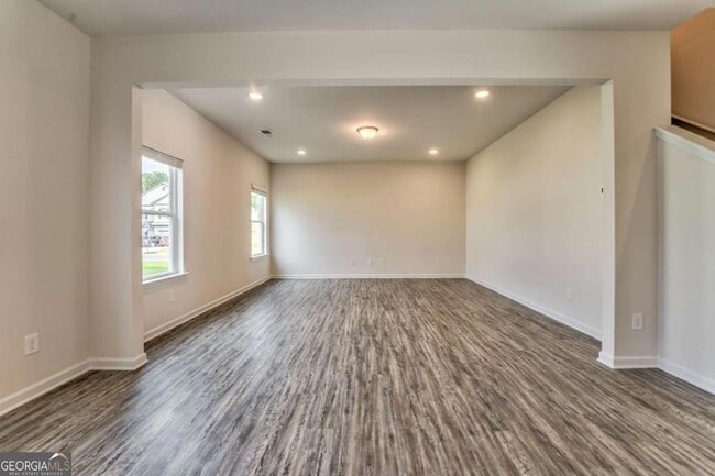 Photo - 16 Longbrooke Dr SE