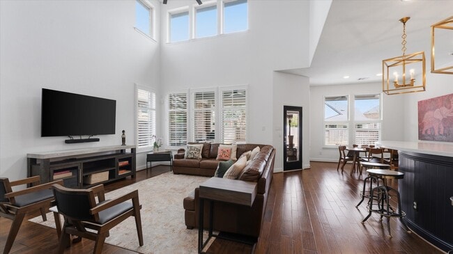 Photo - 14 Whispering Thicket Pl