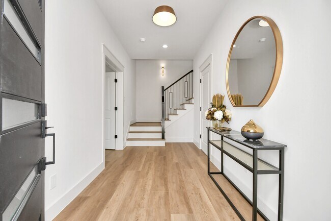 Photo - 2512 Gray St