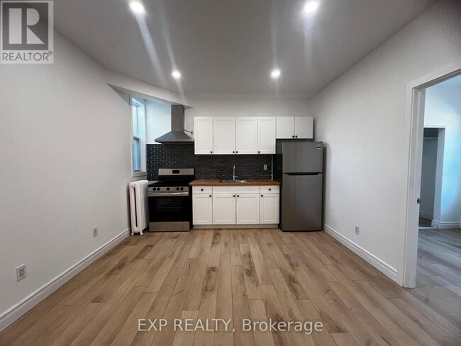 Photo - 804A St Clair Ave W