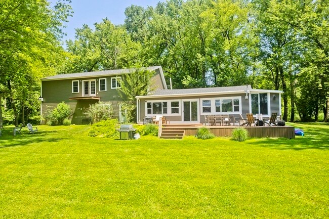30 Cove Island Rd