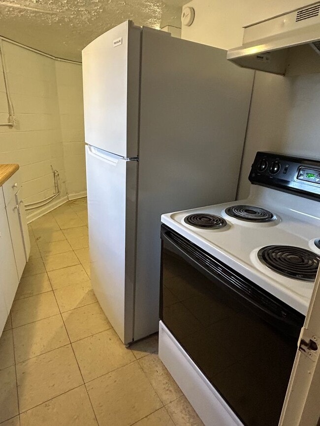 Photo - 2345 Cobbs St Unit B