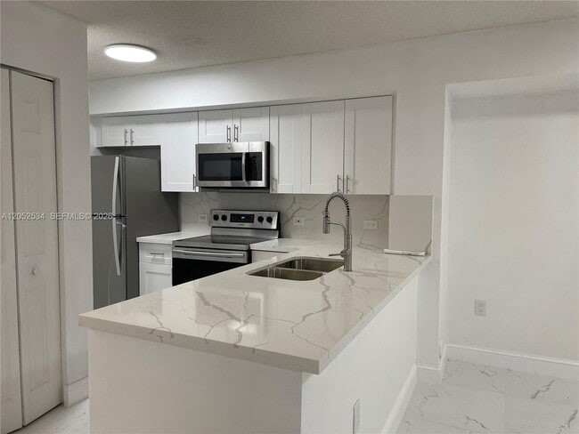 Building Photo - 720 SW 111th Ave Unit 101