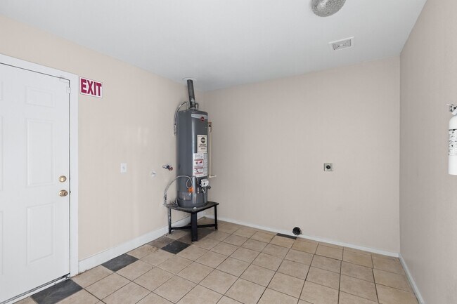 Photo - 6926 Finch St