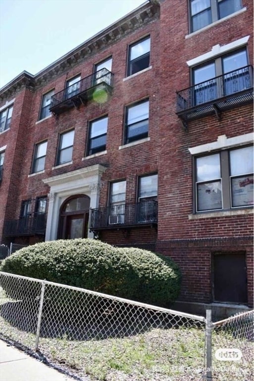 Building Photo - 46 Park Vale Ave Unit 2 Rental