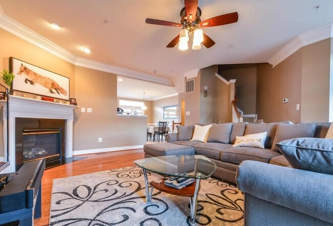 Photo - 1744 Theale Way