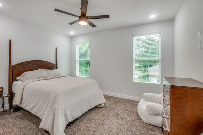 Photo - 2325 Budd St
