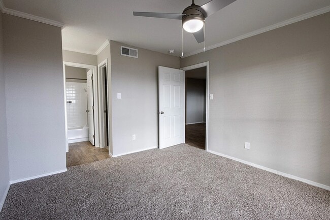 Building Photo - 1230 Farm to Market 1960 Bypass Rd E Unit 902