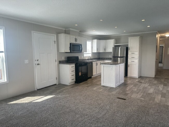 Photo - 38041 Chilver Ave