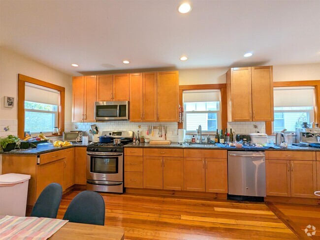 Building Photo - 26 Orchard St Unit 2 Rental