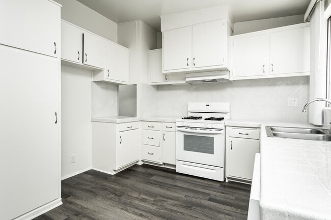 Building Photo - kes476