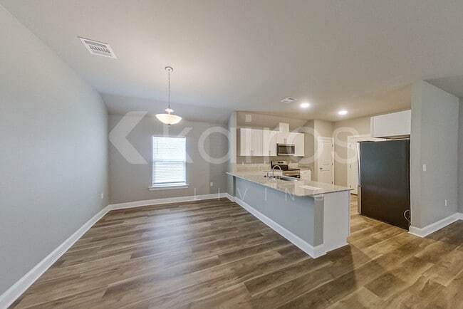 Photo - 1534 Cannes Ave