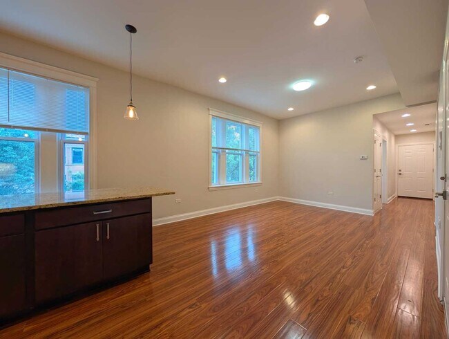 Building Photo - 2048 W Evergreen Ave Unit 3 Rental