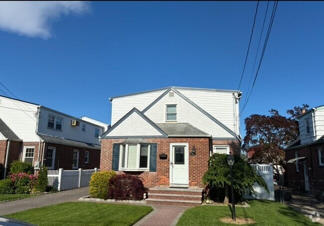 Building Photo - 100 Carl Ave Rental