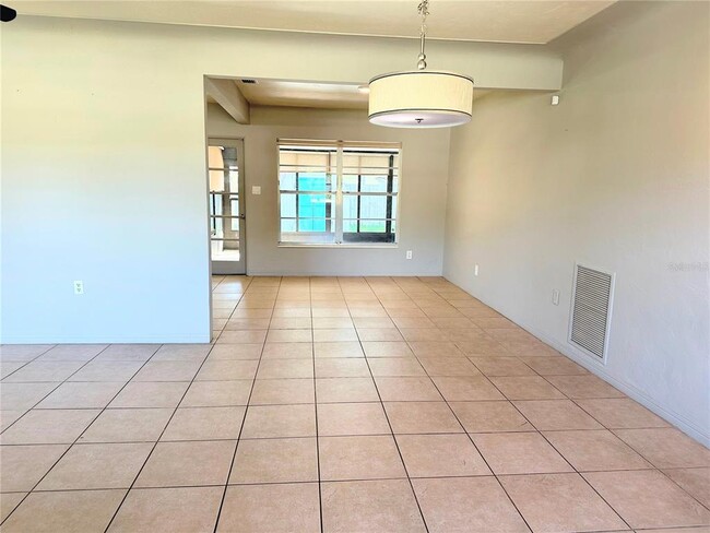 Photo - 1738 Tyrone Blvd N