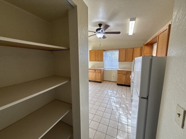 4443 S 4th Ave