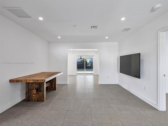 Photo - 340 NW 45th St