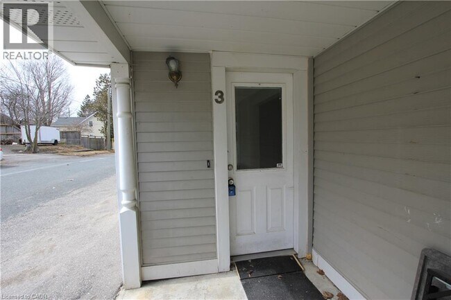 Photo - 1343 King St N