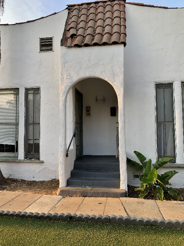 Building Photo - 808 N Poinsettia Pl