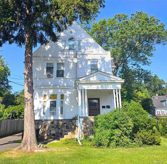 Building Photo - 178 N Broadway Unit Room #3