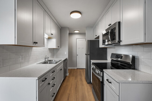 New kitchen with SS Appliances and stone countertops. - 1551 Namekagon St Unit Namekagon U4