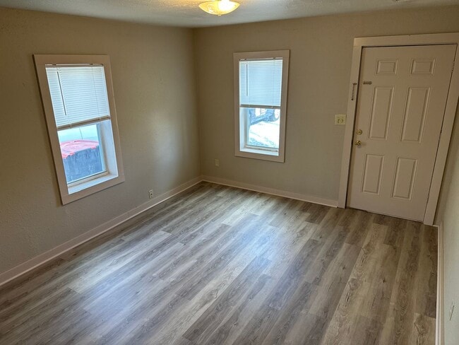 Photo - 2 Bedroom, 1 Bathroom Home with large backyard, near Downtown Springdale