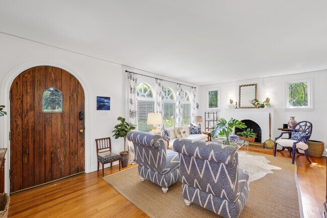 325 Greymon Dr