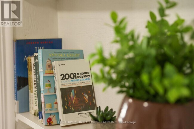 Photo - 5283 Buchanan Ave