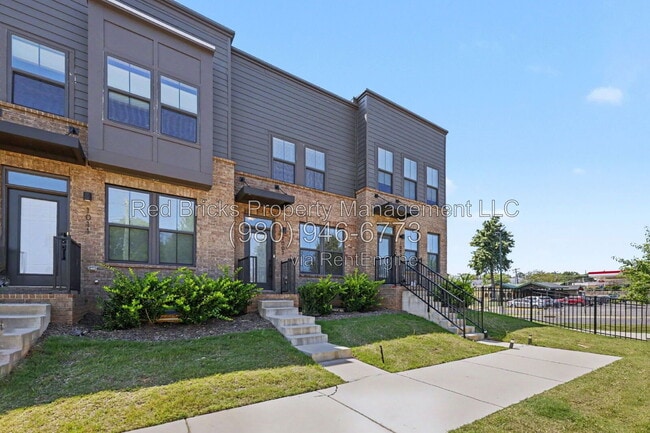 Photo - 1007 Simcoe Ln