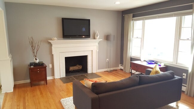 Photo - Incredibly well maintained rancher in Monrovia available mid June!
