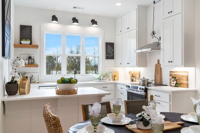 Kitchen - 349 W Rock St