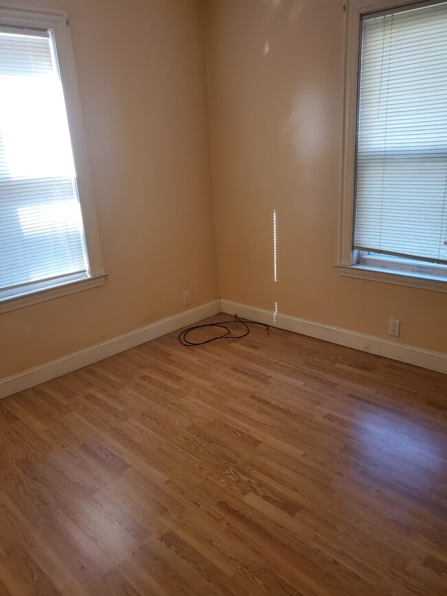 Building Photo - 46 Wainwright St Unit Apt 2