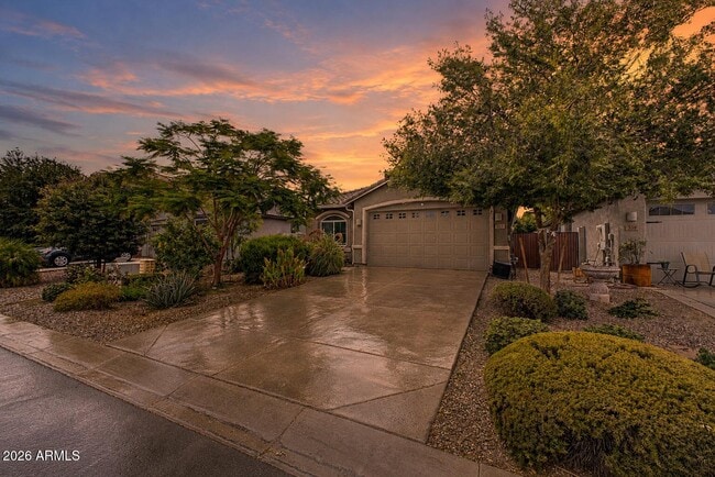 Photo - 327 W Tamarack Dr