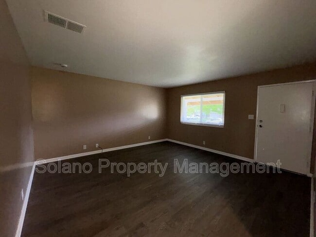 Photo - 1992 Oxford Dr