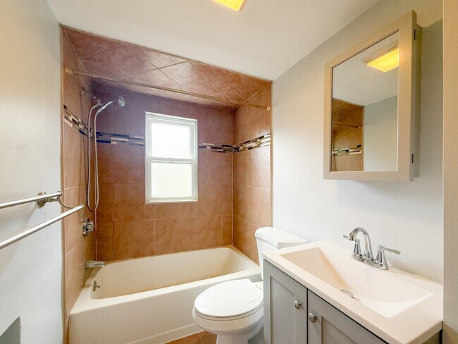 Photo - 7 Wilmington Ave