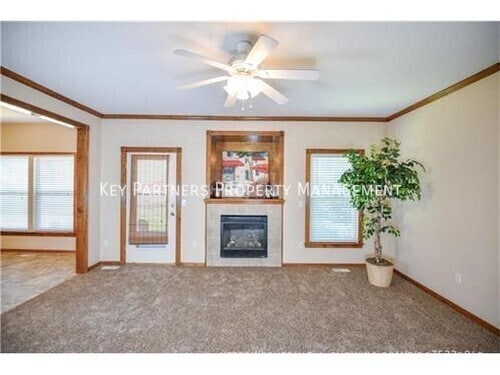 Photo - 1950 W Surrey-