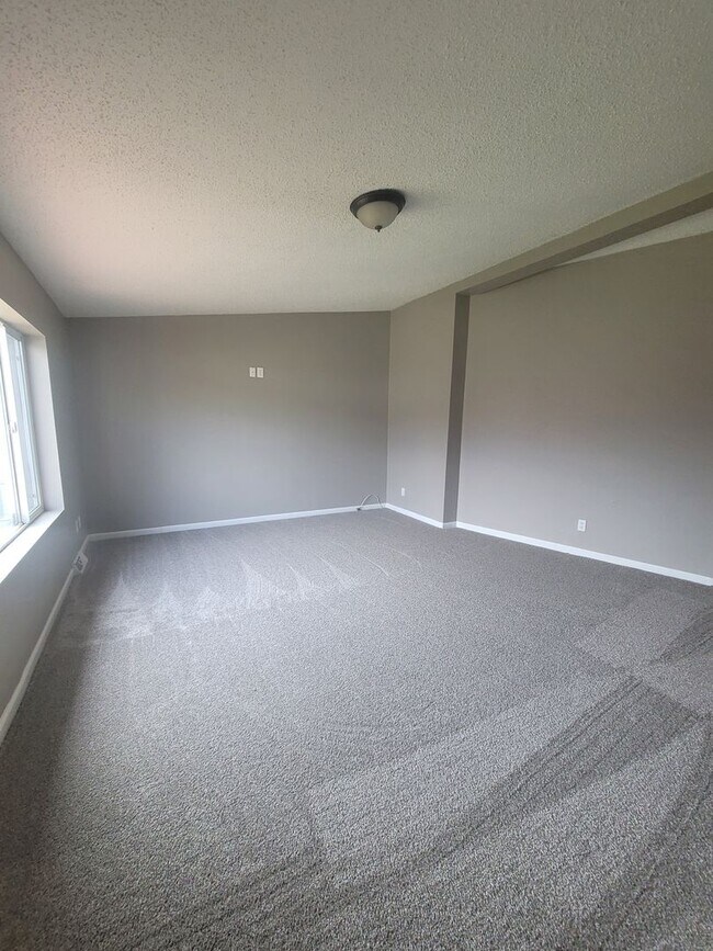 Photo - Fabulous 5 Bedroom Home!!