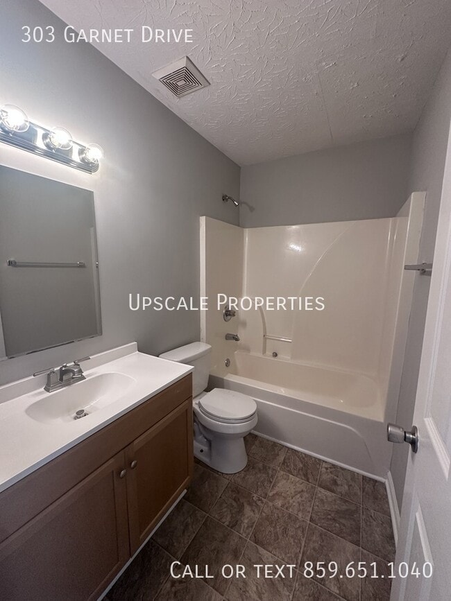 Photo - 303 Garnet Dr