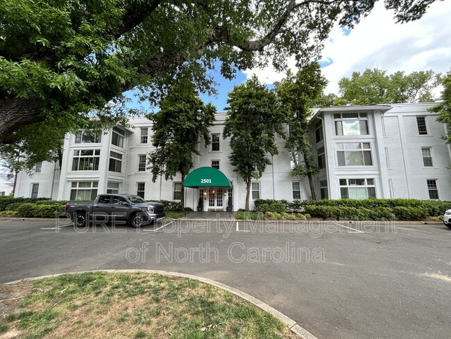 2501 Roswell Ave - 2501 Roswell Ave Condo Unit 305