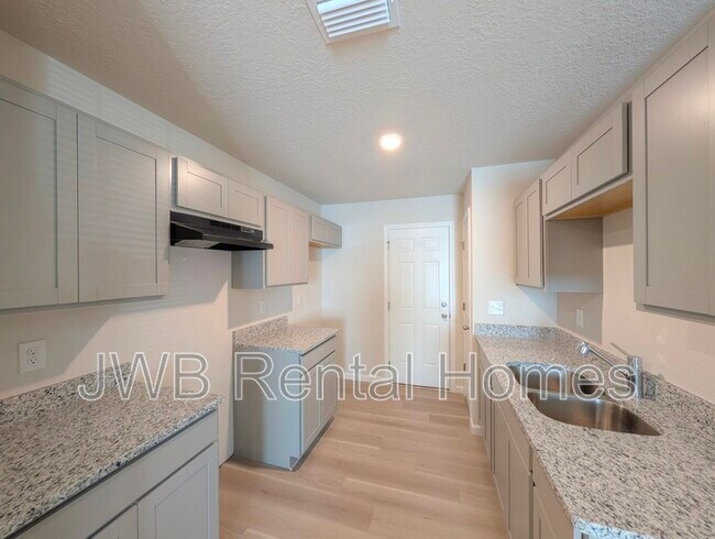 Photo - 1442 E 27th St