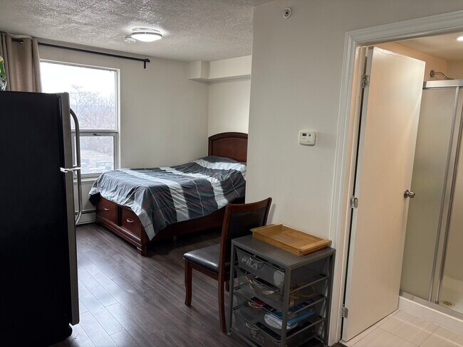 Photo - Bachelor-570 King St W Unité Bachelor 003