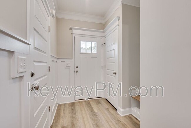 Photo - 2028 Denmark Ave SE