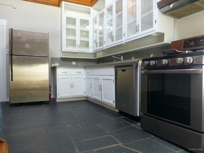 Building Photo - 3 Winfield St