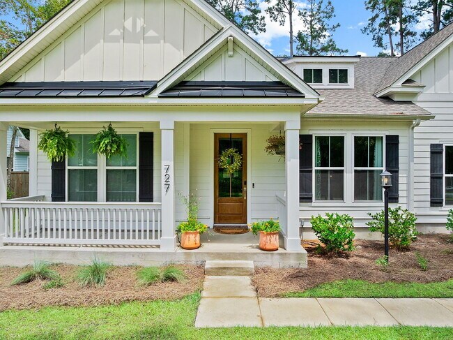 Building Photo - Spacious 4-Bedroom Summerville Home with lots of Southern Charm.