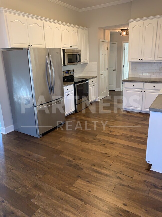 Photo - 525 Breckinridge Ln