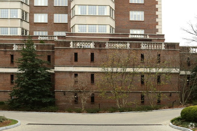 Photo - 1400 Willow Ave