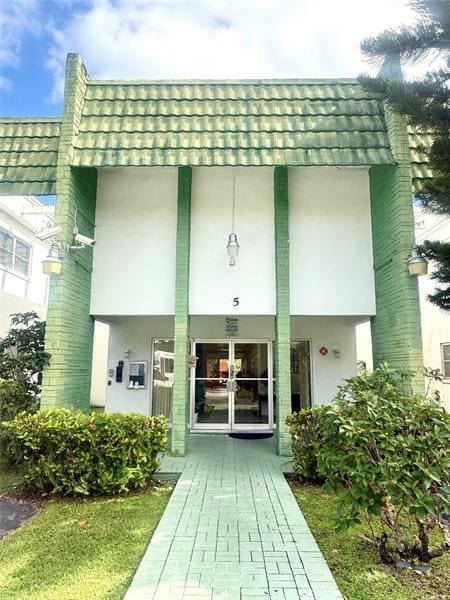 Building Photo - 4821 NW 22nd Ct Unit 211