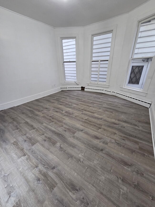 Photo - 365 S River St