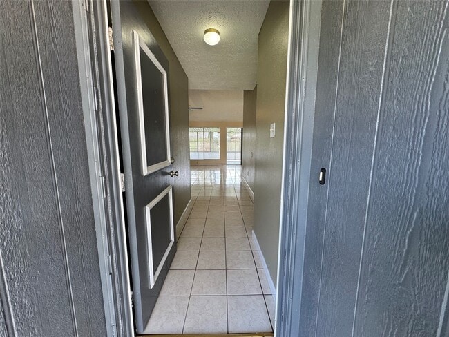 Photo - 4703 Rivertree Ln