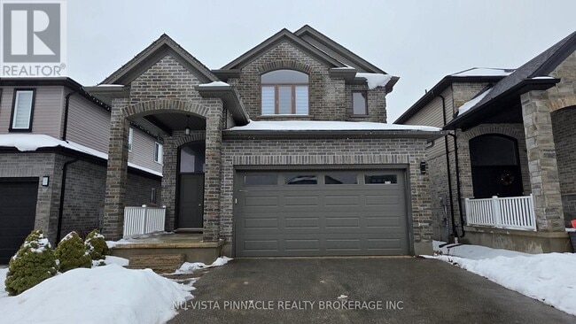 Photo - 2076 Gough Ave